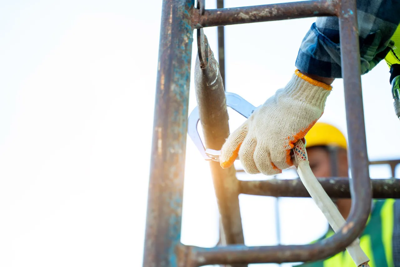 Toolbox Talk: How to Climb a Scaffold Safely