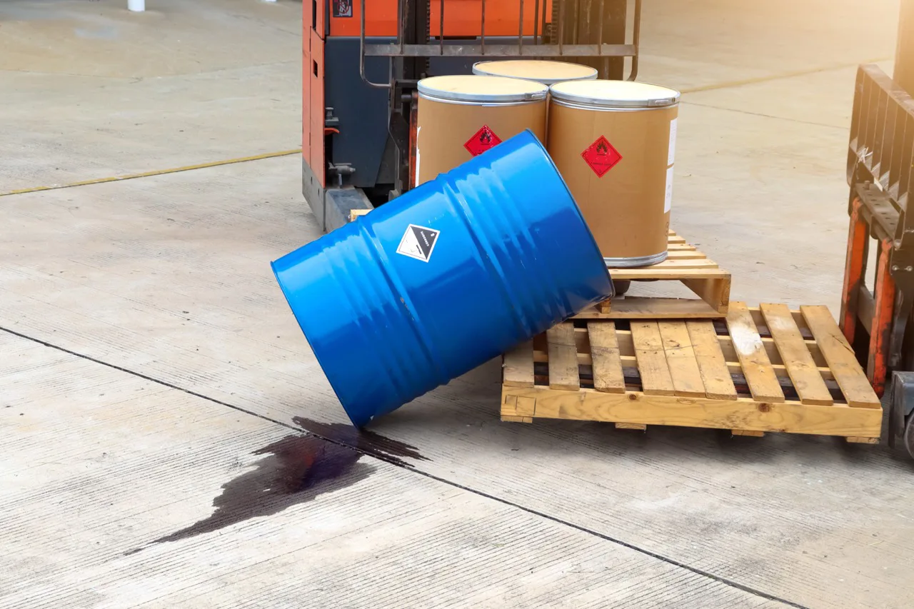 Toolbox Talk – How to use a Spill Kit?